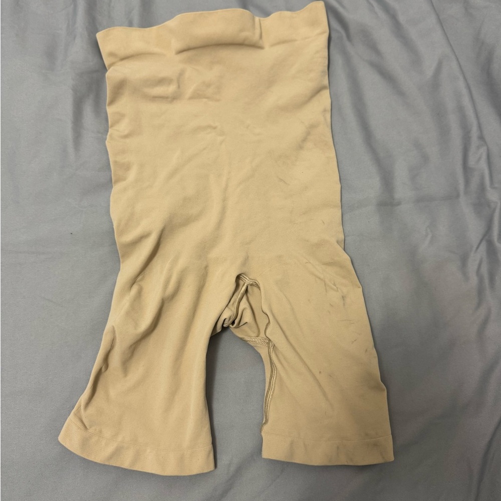 SKIMS seamless sculpt mid thigh short( new)